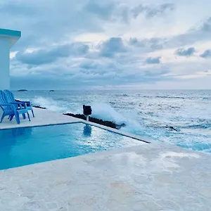 Hotel Discovery & At 681 Ocean Drive, Arecibo